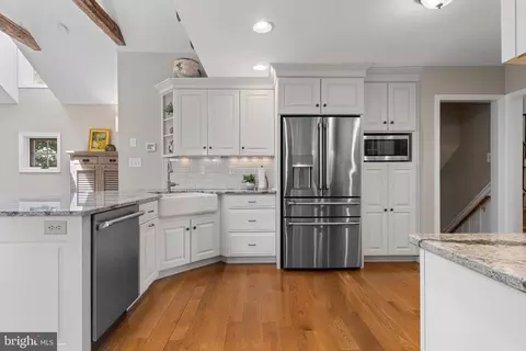 Kitchen - 420 Saunders Dr, Wayne, PA 19087 photo 5 of 5