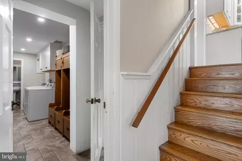 Entry Way - 420 Saunders Dr, Wayne, PA 19087 photo 8 of 9