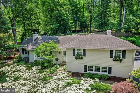 420 Saunders Dr, Wayne, PA 19087