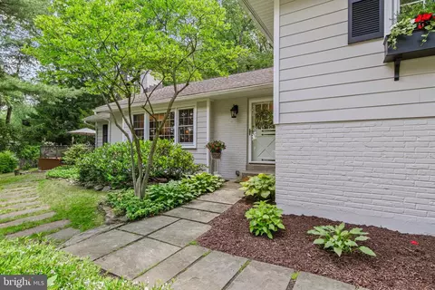 Exterior - 420 Saunders Dr, Wayne, PA 19087 photo 12 of 26