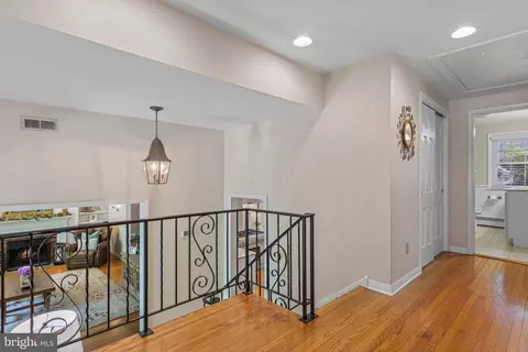 Entry Way - 420 Saunders Dr, Wayne, PA 19087 photo 6 of 9