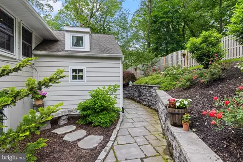 Exterior - 420 Saunders Dr, Wayne, PA 19087 photo 21 of 26