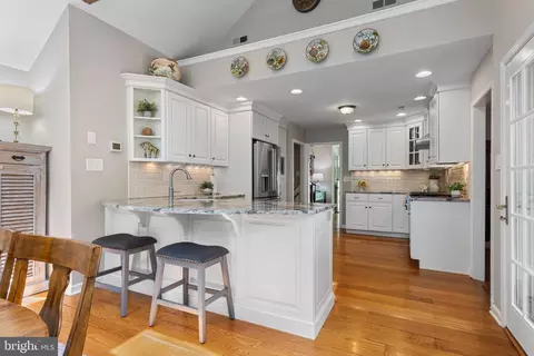 Kitchen - 420 Saunders Dr, Wayne, PA 19087 photo 2 of 5
