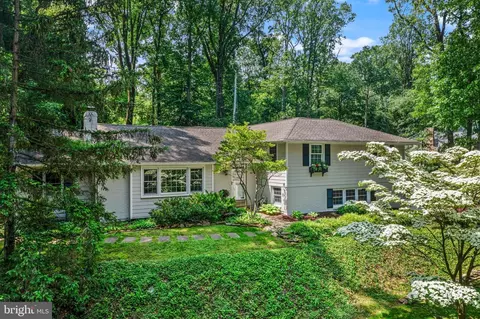 Exterior - 420 Saunders Dr, Wayne, PA 19087 photo 4 of 26