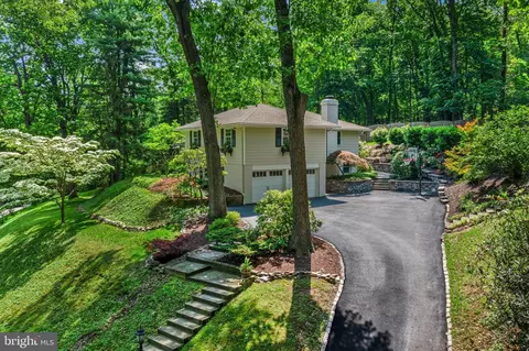 Exterior - 420 Saunders Dr, Wayne, PA 19087 photo 8 of 26