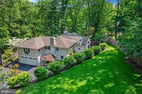Exterior - 420 Saunders Dr, Wayne, PA 19087 photo 5 of 26