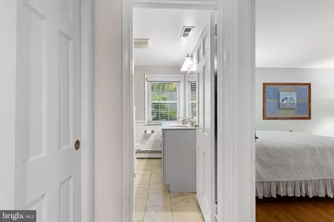 Entry Way - 420 Saunders Dr, Wayne, PA 19087 photo 4 of 9