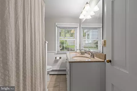 Bath - 420 Saunders Dr, Wayne, PA 19087 photo 3 of 4