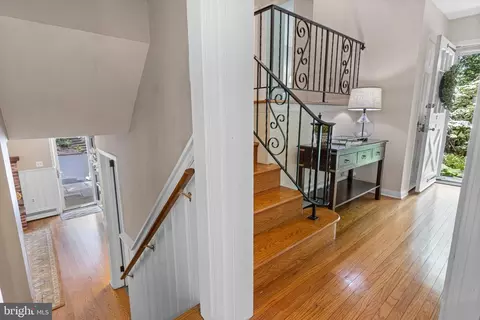 Entry Way - 420 Saunders Dr, Wayne, PA 19087 photo 7 of 9