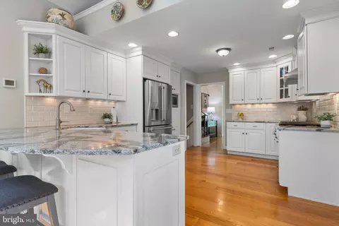 Kitchen - 420 Saunders Dr, Wayne, PA 19087 photo 4 of 5
