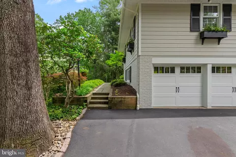 Exterior - 420 Saunders Dr, Wayne, PA 19087 photo 25 of 26
