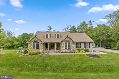 205 Pine Tree Dr, Honey Brook, PA 19344