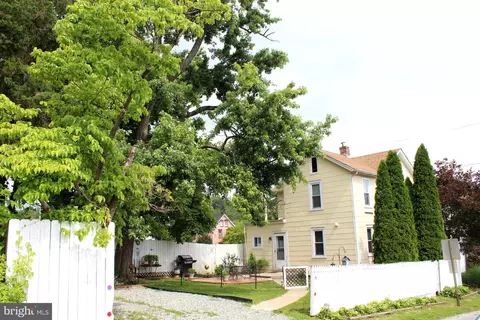 Exterior - 301 E 3rd St, Avondale, PA 19311 photo 5 of 7