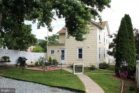 Exterior - 301 E 3rd St, Avondale, PA 19311 photo 3 of 7