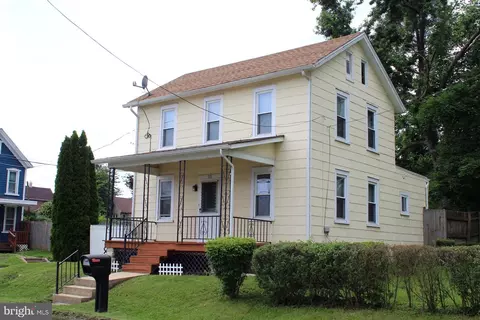 301 E 3rd St, Avondale, PA 19311