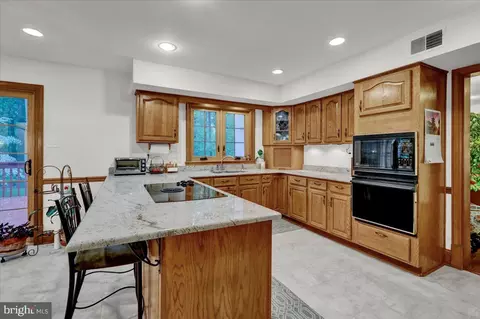 Kitchen - 586 Berwyn Baptist Rd, Devon, PA 19333 photo 2 of 5