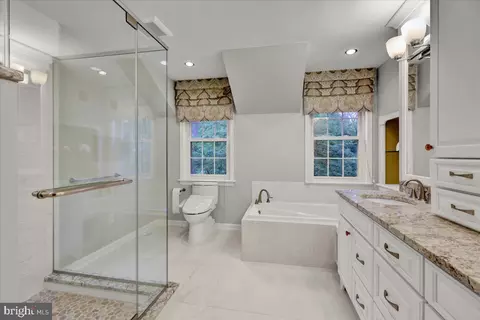 Bath - 586 Berwyn Baptist Rd, Devon, PA 19333 photo 2 of 5