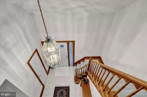 Entry Way - 586 Berwyn Baptist Rd, Devon, PA 19333 photo 4 of 7