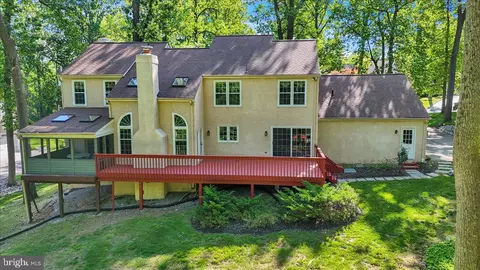 Exterior - 586 Berwyn Baptist Rd, Devon, PA 19333 photo 6 of 12