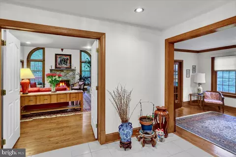 Entry Way - 586 Berwyn Baptist Rd, Devon, PA 19333 photo 3 of 7