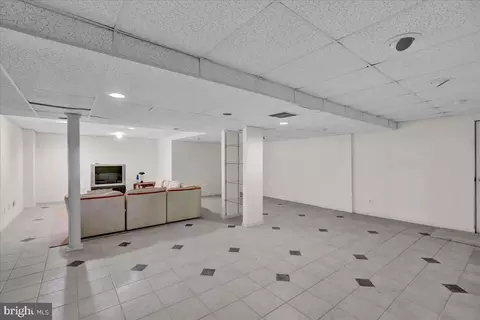 Living - 586 Berwyn Baptist Rd, Devon, PA 19333 photo 4 of 4