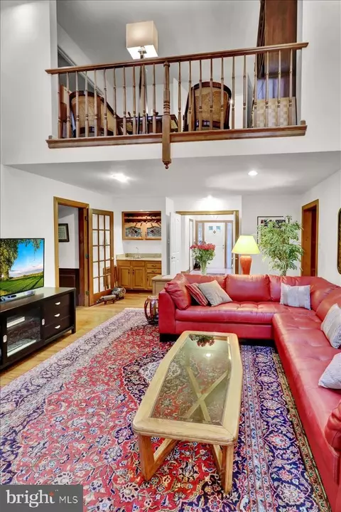 Living - 586 Berwyn Baptist Rd, Devon, PA 19333 photo 3 of 4