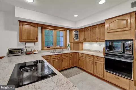 Kitchen - 586 Berwyn Baptist Rd, Devon, PA 19333 photo 3 of 5