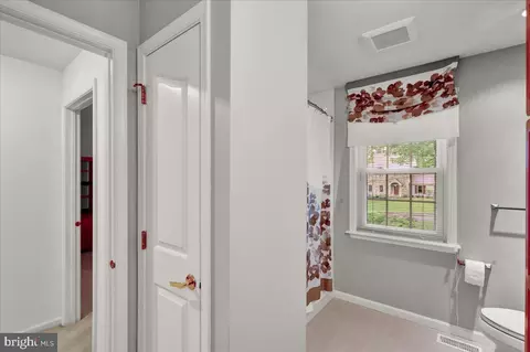 Entry Way - 586 Berwyn Baptist Rd, Devon, PA 19333 photo 7 of 7