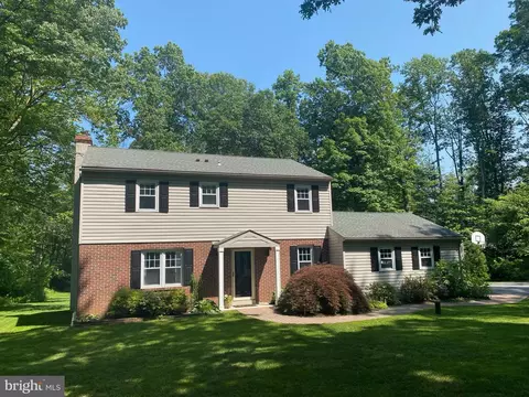 40 Grays Ln, Elverson, PA 19520