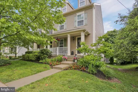 82 W Main St, Elverson, PA 19520