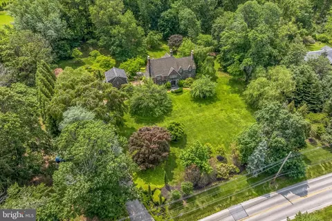328 Sugartown Rd, Devon, PA 19333 photo 11