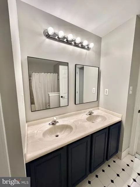 Bath - 8 Corbin Dr, Exton, PA 19341 photo 5 of 9