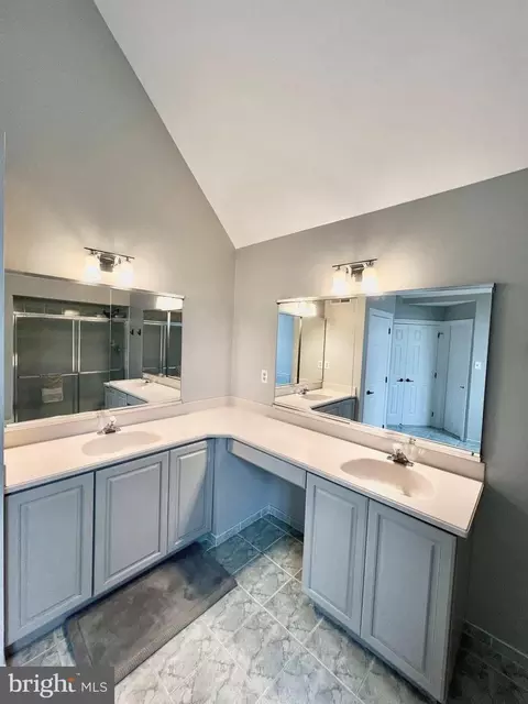 Bath - 8 Corbin Dr, Exton, PA 19341 photo 3 of 9