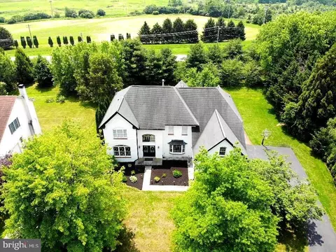 8 Corbin Dr, Exton, PA 19341