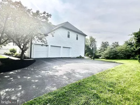 Exterior - 8 Corbin Dr, Exton, PA 19341 photo 10 of 12