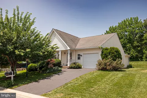 712 W Glenview Dr, West Grove, PA 19390