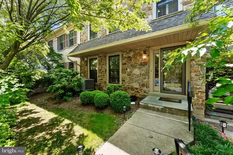 1804 Weatherstone Dr, Paoli, PA 19301