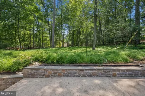 Exterior - 551 Barton Ln, Wayne, PA 19087 photo 3 of 5
