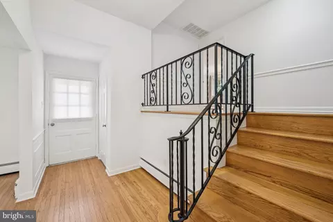 Entry Way - 551 Barton Ln, Wayne, PA 19087 photo 2 of 2