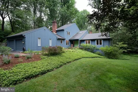 2 Fox Run Dr, Chadds Ford, PA 19317