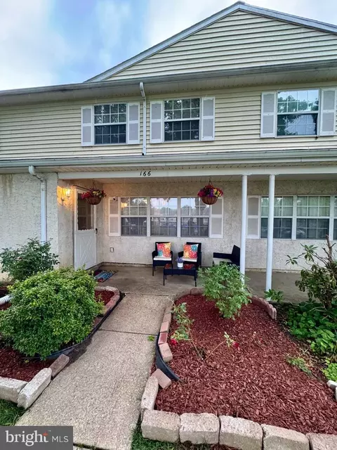 166 Chester Ct, Downingtown, PA 19335