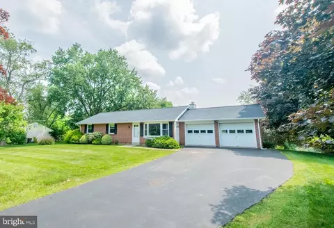 1525 Hilltop Rd, Downingtown, PA 19335