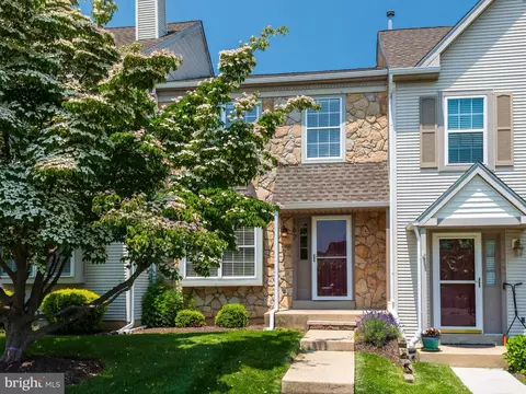 167 Cambridge Cir #80, Kennett Square, PA 19348