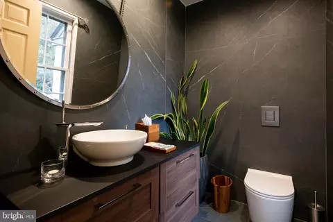 Bath - 654 Limehouse Rd, Wayne, PA 19087 photo 1 of 10