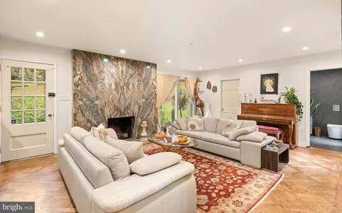 Living - 654 Limehouse Rd, Wayne, PA 19087 photo 5 of 5