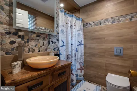 Bath - 654 Limehouse Rd, Wayne, PA 19087 photo 10 of 10