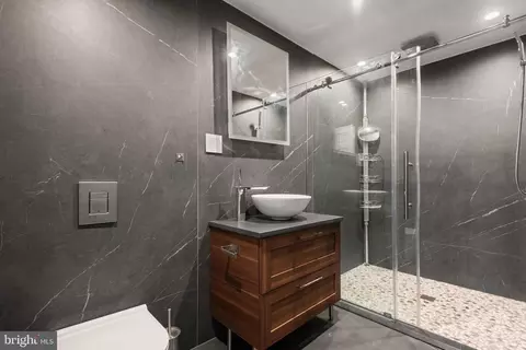 Bath - 654 Limehouse Rd, Wayne, PA 19087 photo 6 of 10