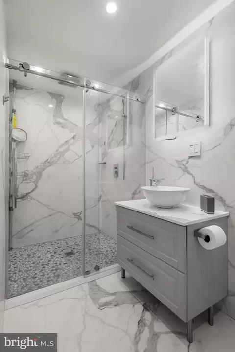 Bath - 654 Limehouse Rd, Wayne, PA 19087 photo 8 of 10