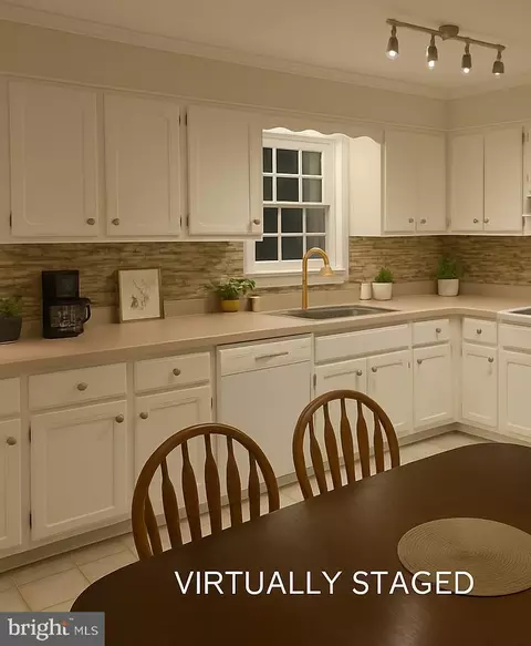 Kitchen - 1086 Townsend Cir, Wayne, PA 19087 photo 3 of 4