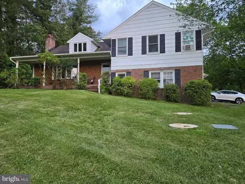 Exterior - 1086 Townsend Cir, Wayne, PA 19087 photo 3 of 7